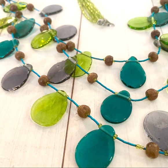 There layered glass bead necklace - Picture 2 of 6